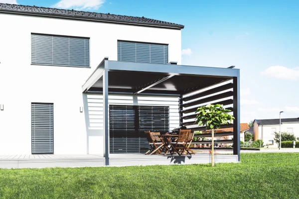 Terrasse mit Pergola
